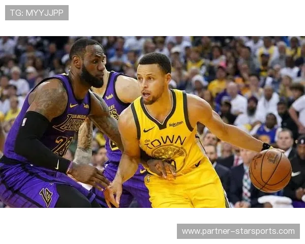 勇士队迎战湖人队，库里与詹姆斯再度对决，双方目标锁定季后赛席位