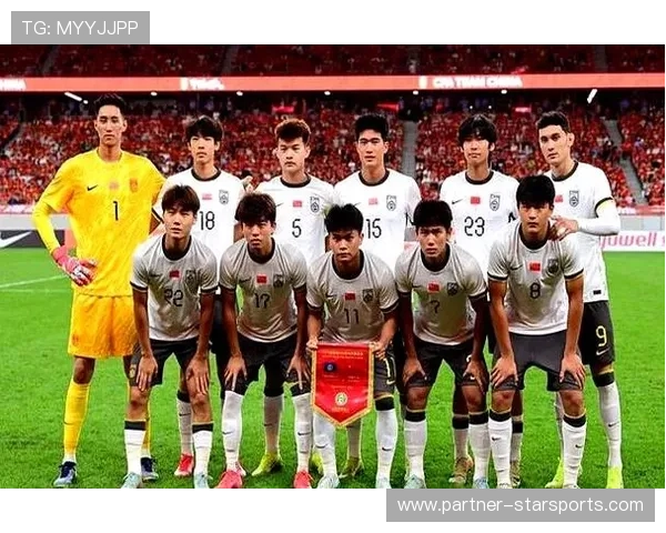 国足备战关键赛事新阵容亮相年轻球员崛起引发关注与期待持续升温