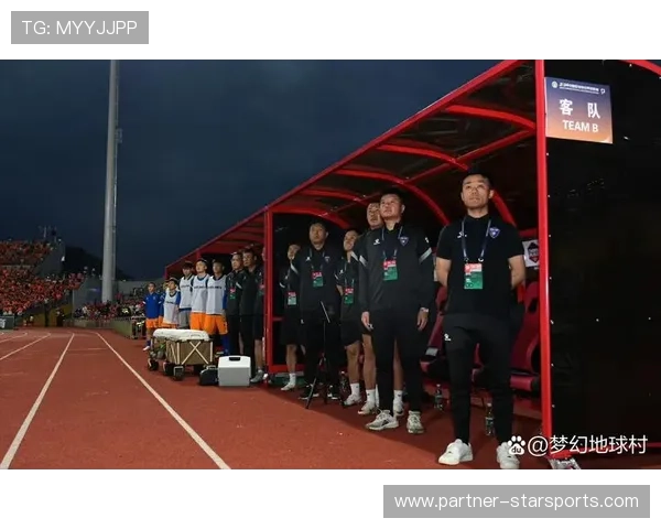 新赛季网球巡回赛激战正酣名将新星同场争锋引爆全球球迷热情持续 新赛季网球巡回赛激战正酣名将新星同场争锋引爆全球球迷热情持续