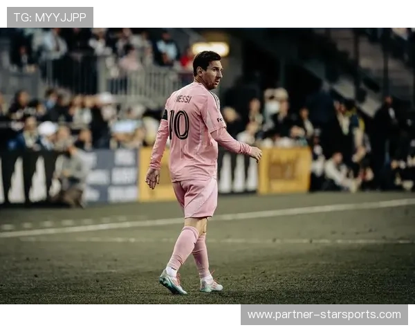 梅西加盟迈阿密国际首战告捷，展现出非凡球技助力球队大胜