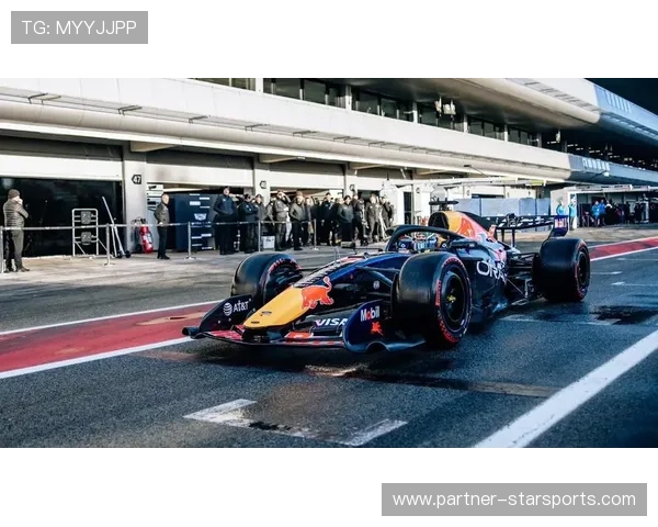 F1赛季激烈竞争再起 红牛车队与梅赛德斯车队角逐冠军宝座