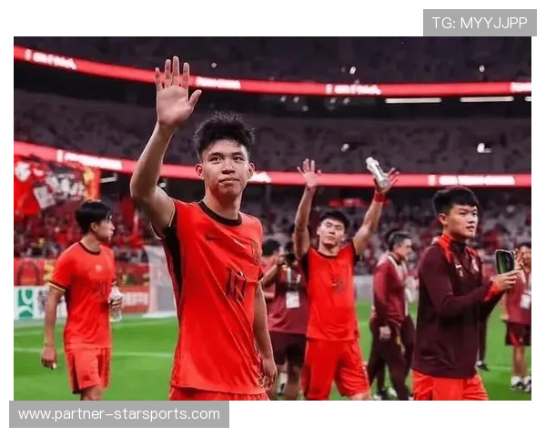 中国足球新星崛起，年轻球员亮相国际赛场引发热议